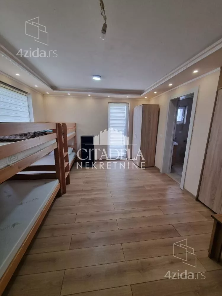 Petosoban stan | 4zida