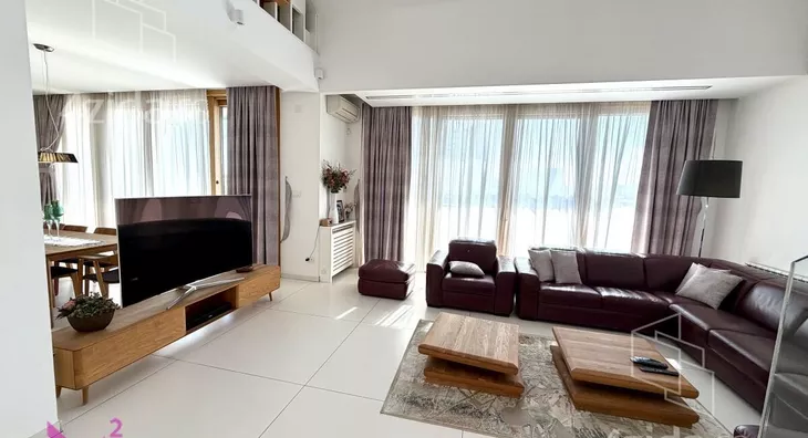 Sedmosoban stan | 4zida