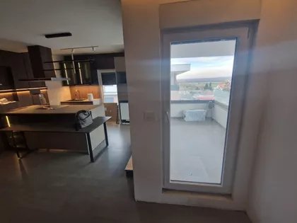 Stari Banovci | 4zida.rs