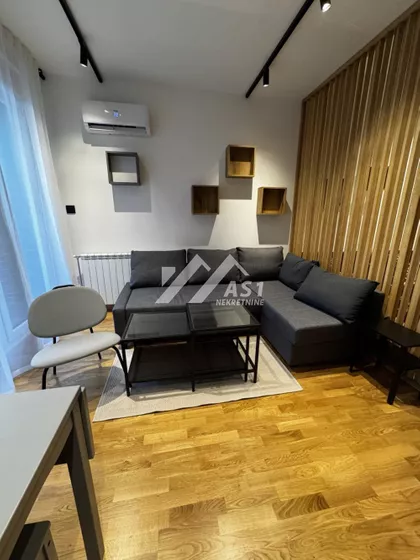 Jerneja Kopitara | 4zida.rs