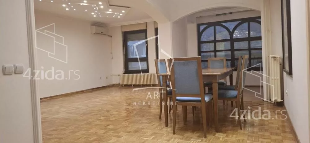 Četvoroiposoban stan | 4zida