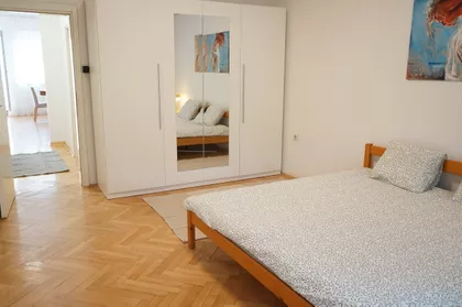Vukov Spomenik | 4zida.rs