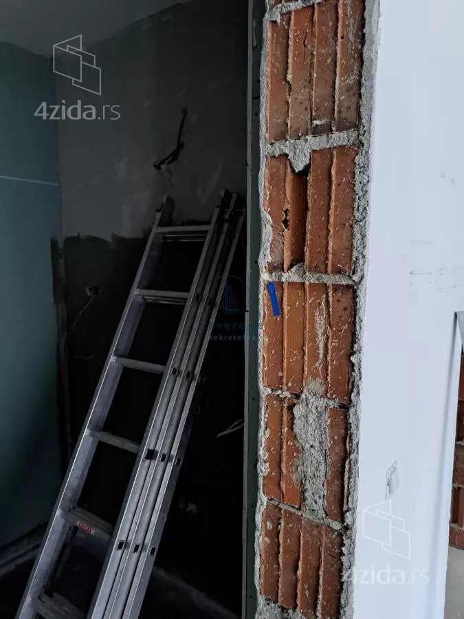 Četvoroiposoban stan | 4zida