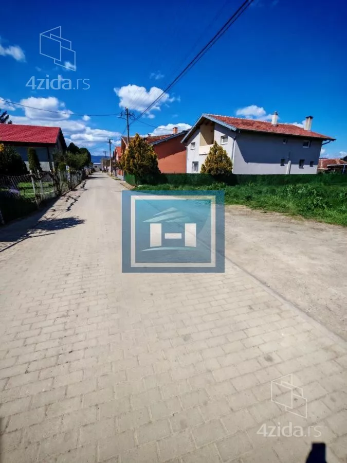 Plac | 4zida