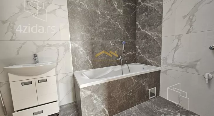 Šestosoban stan | 4zida