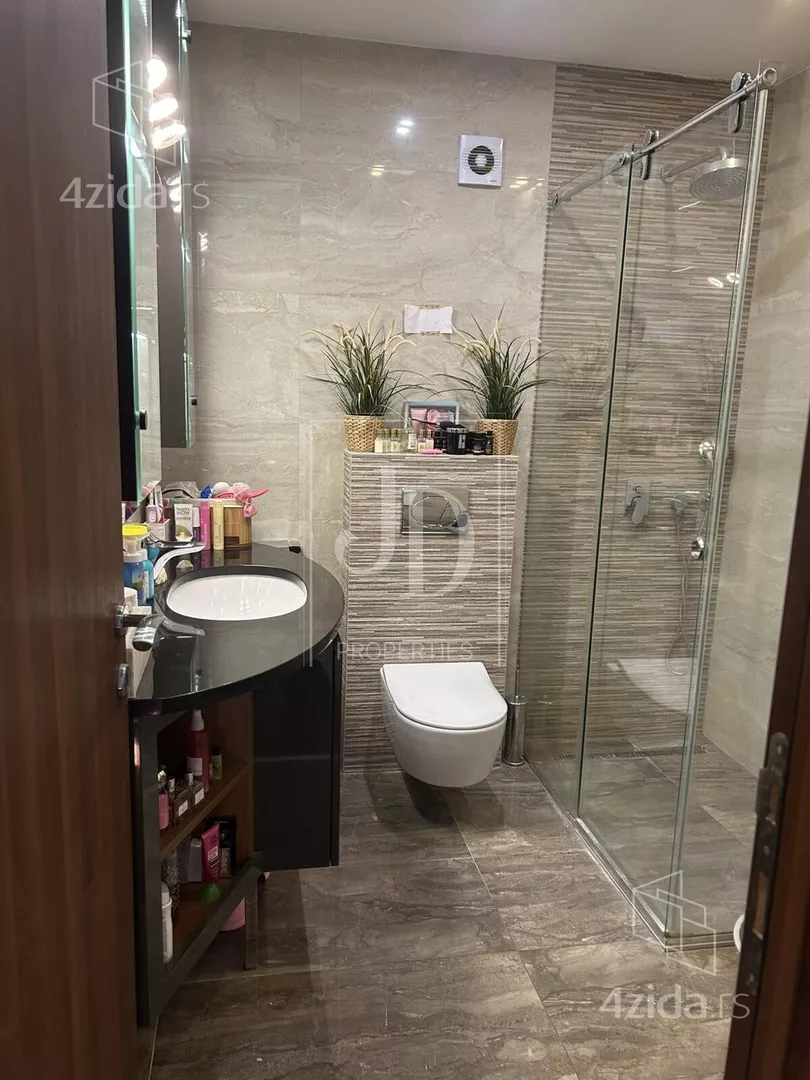 Petosoban stan | 4zida