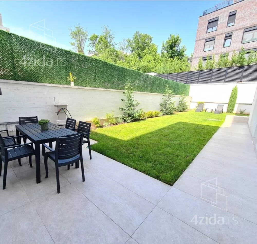 Šestosoban stan | 4zida