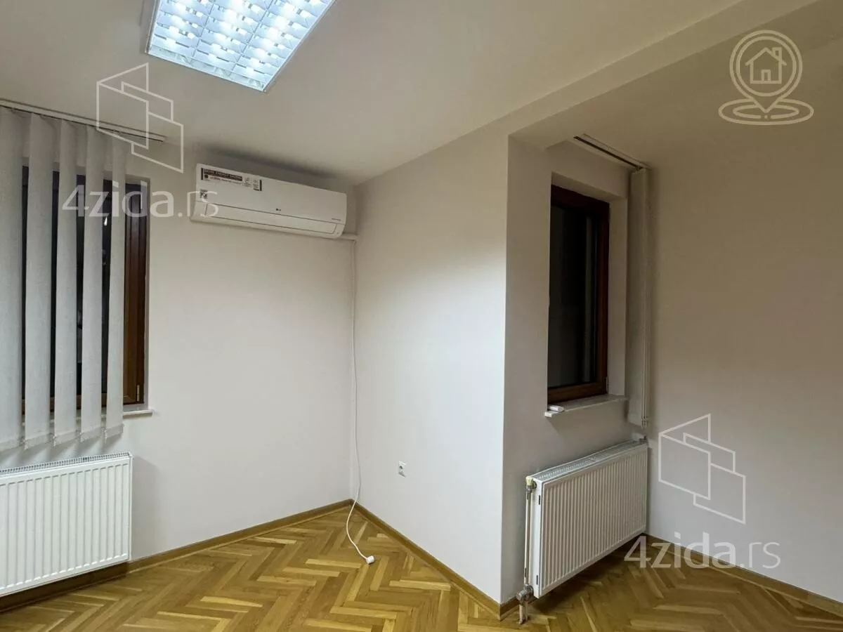 Četvoroiposoban stan | 4zida