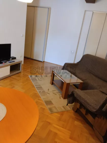 Prvomajska | 4zida.rs