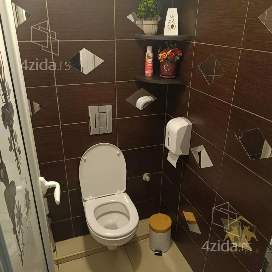 Lokal | 4zida