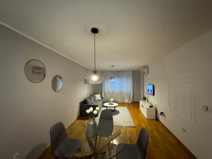 Železnička 48 | 4zida.rs