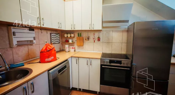 Petosoban stan | 4zida