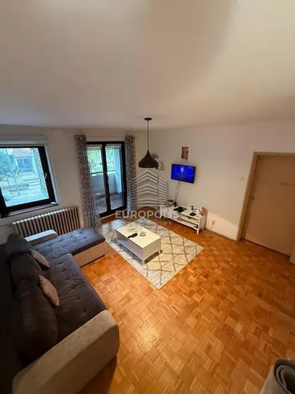 Milana Vujaklije | 4zida.rs