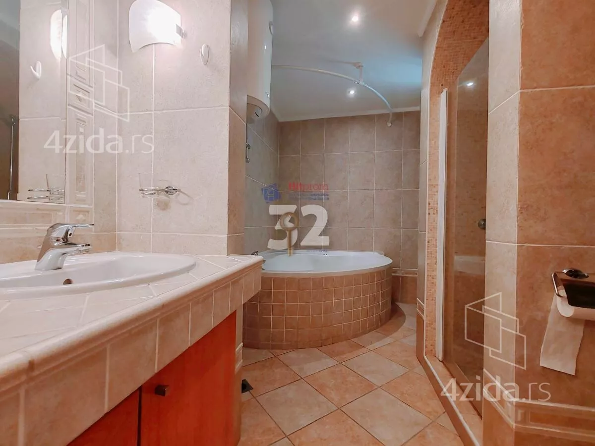 Petosoban stan | 4zida