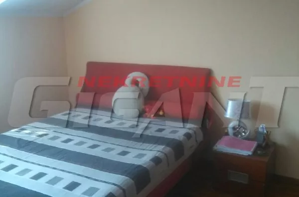 Šestosoban stan | 4zida