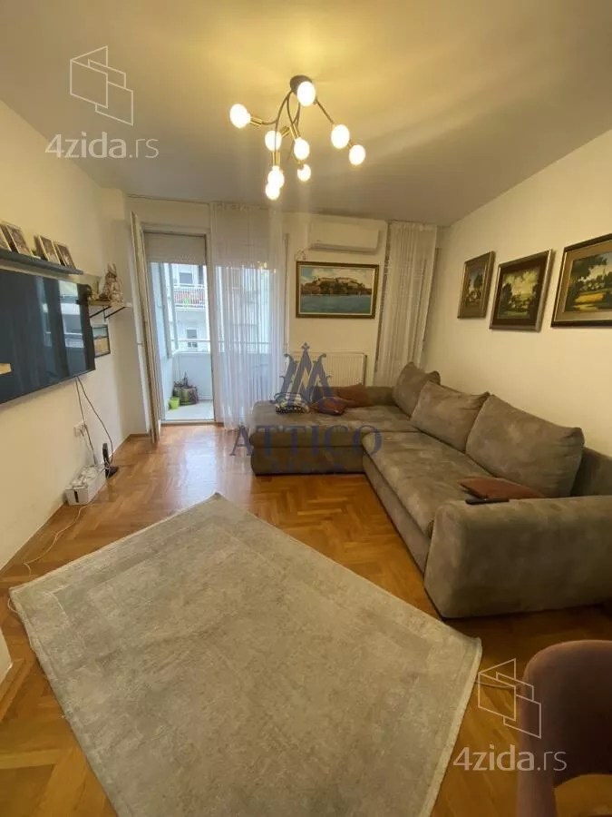 Troiposoban stan | 4zida