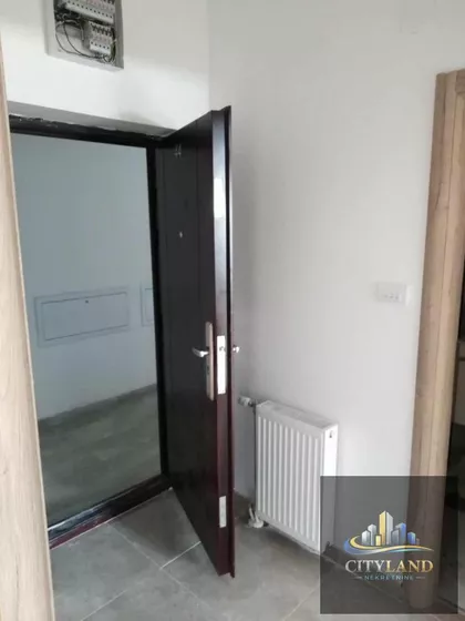 Crveni Pevac | 4zida.rs