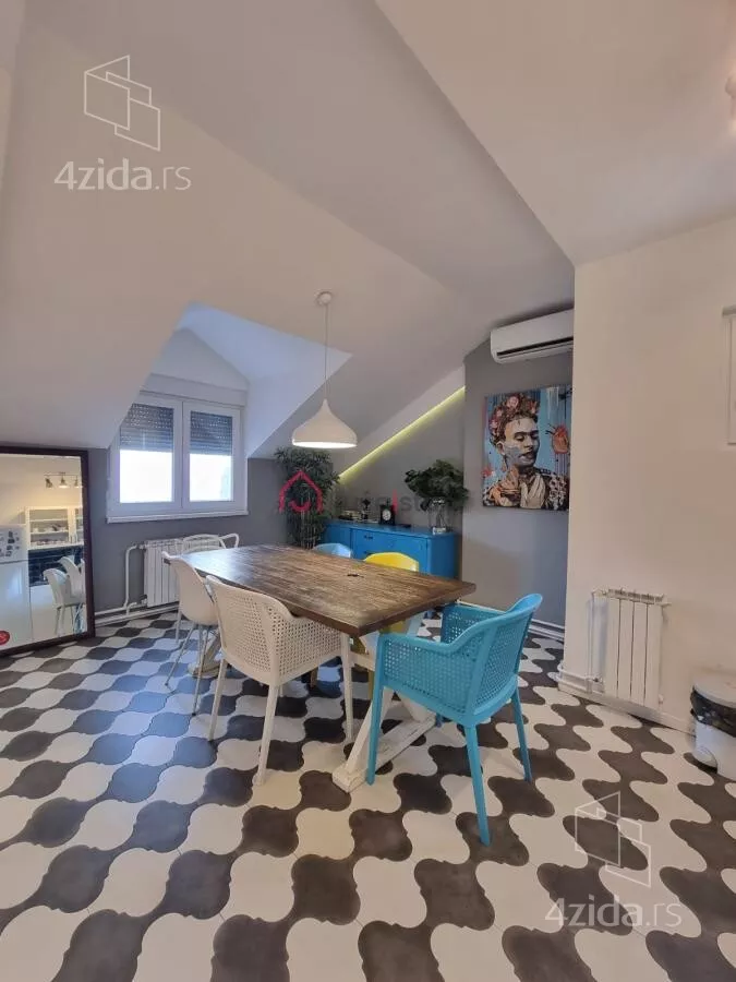 Sedmosoban stan | 4zida