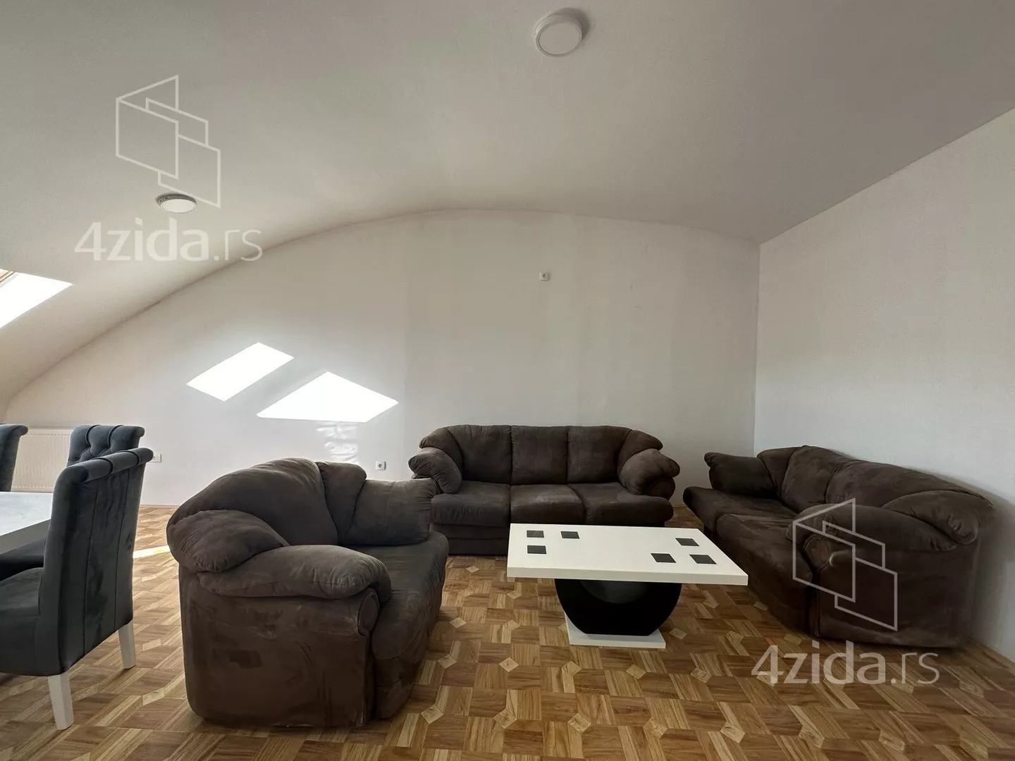 Petosoban stan | 4zida