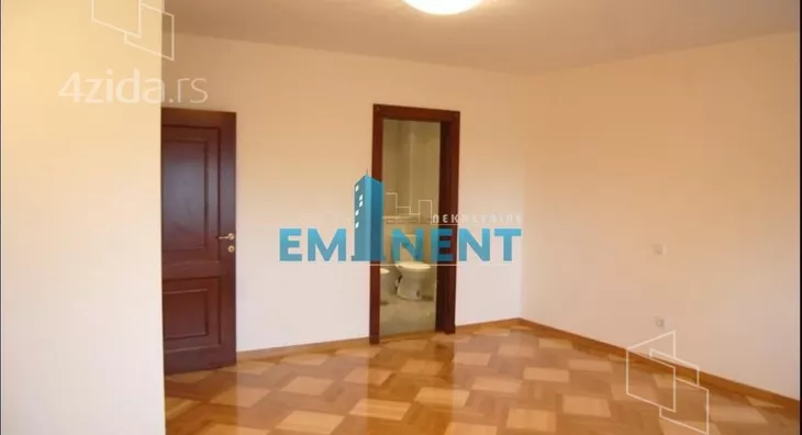 Sedmosoban stan | 4zida