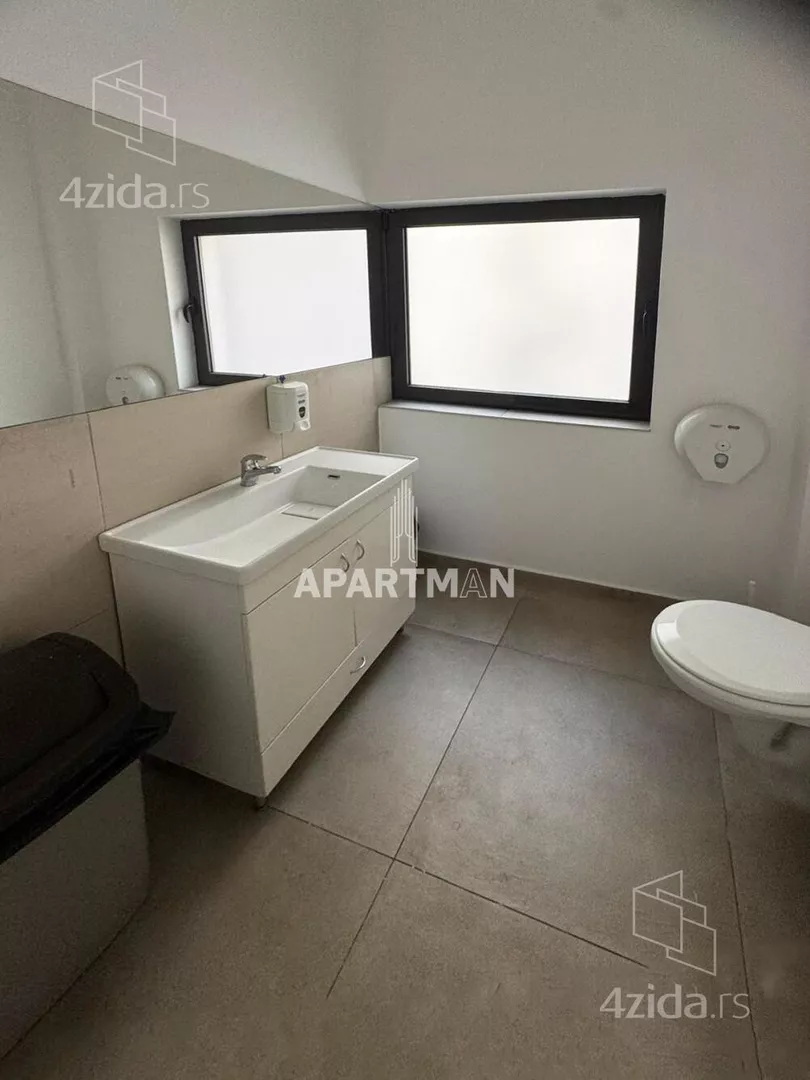 Poslovna zgrada | 4zida