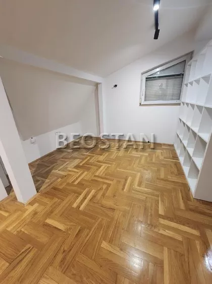Učitelja Mihailovića | 4zida.rs