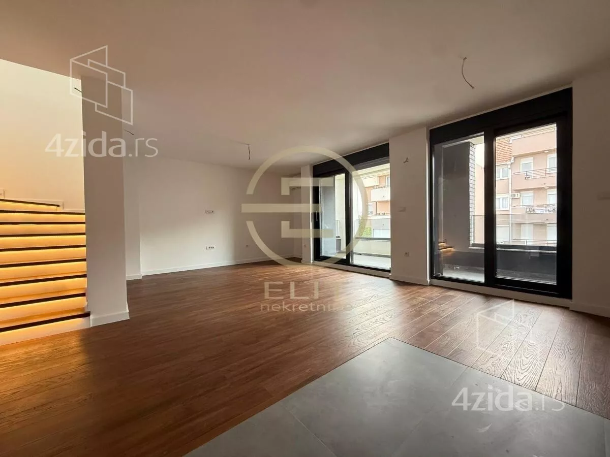 Šestosoban stan | 4zida