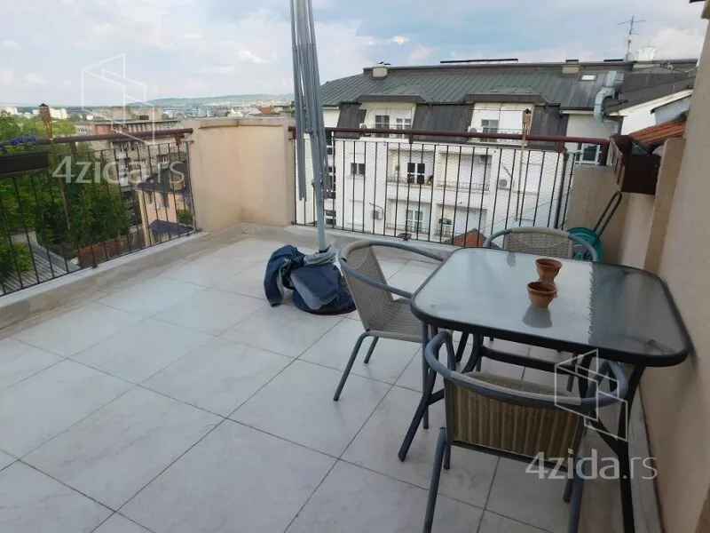 Troiposoban stan | 4zida