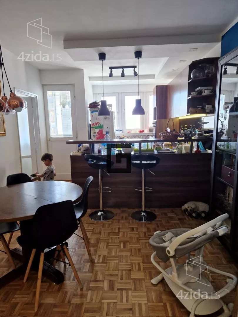 Troiposoban stan | 4zida