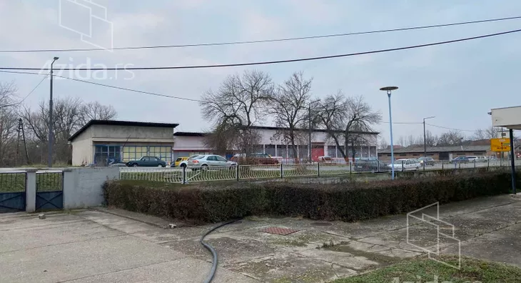 Poslovna zgrada | 4zida