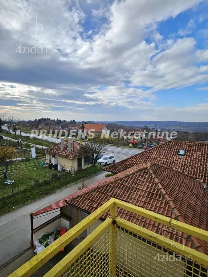 Poslovna zgrada | 4zida