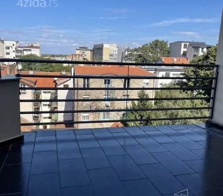 Šestosoban stan | 4zida