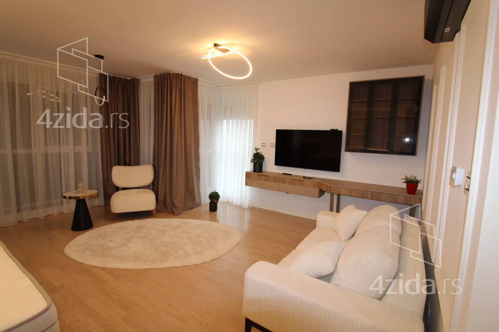 Šestosoban stan | 4zida