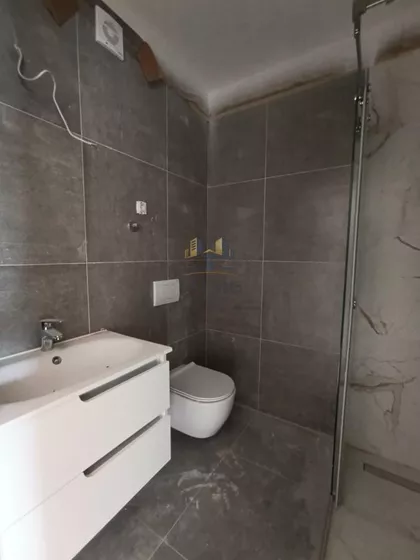 Stari Banovci | 4zida.rs