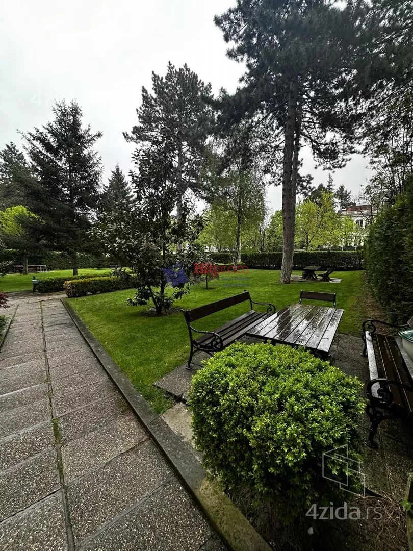 Šestosoban stan | 4zida