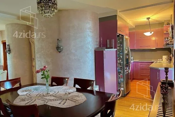 Šestosoban stan | 4zida