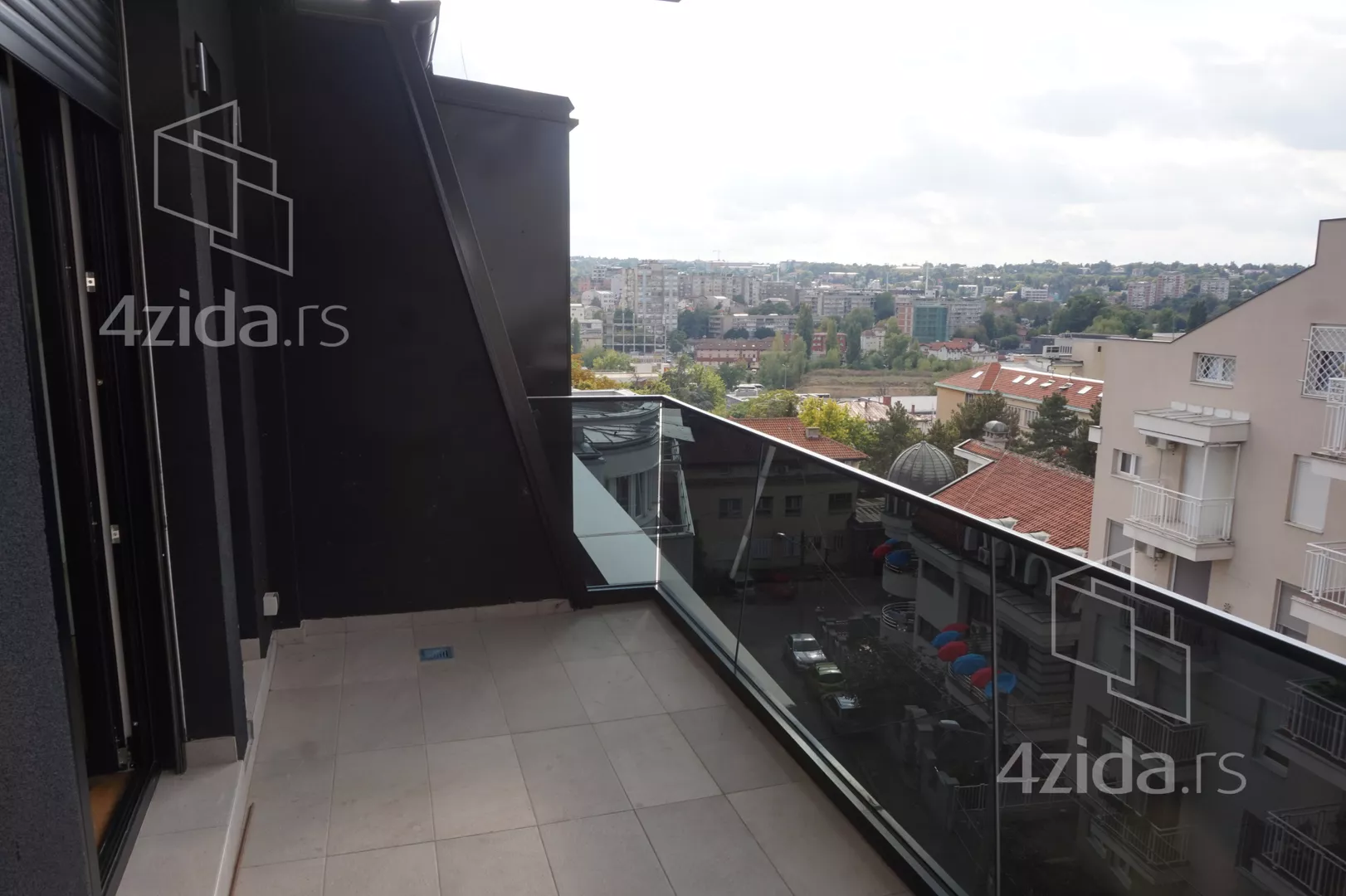 Šestosoban stan | 4zida