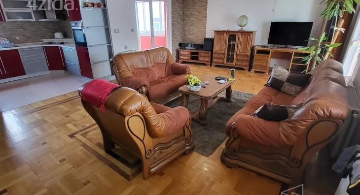 Petosoban stan | 4zida