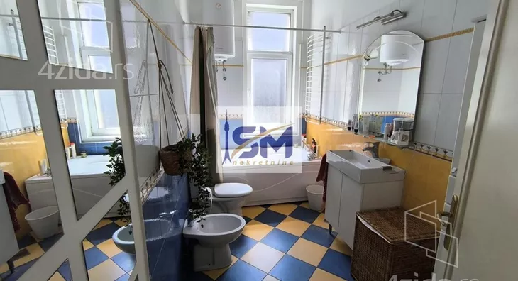 Četvoroiposoban stan | 4zida