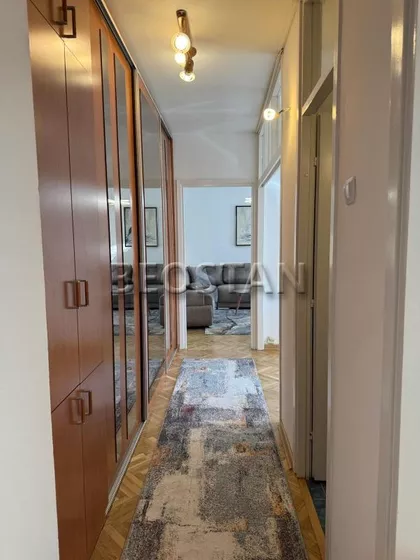 Dzona Kenedija | 4zida.rs