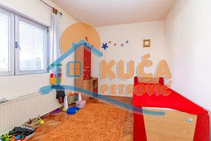 Kninska | 4zida.rs