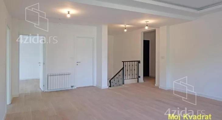 Sedmosoban stan | 4zida