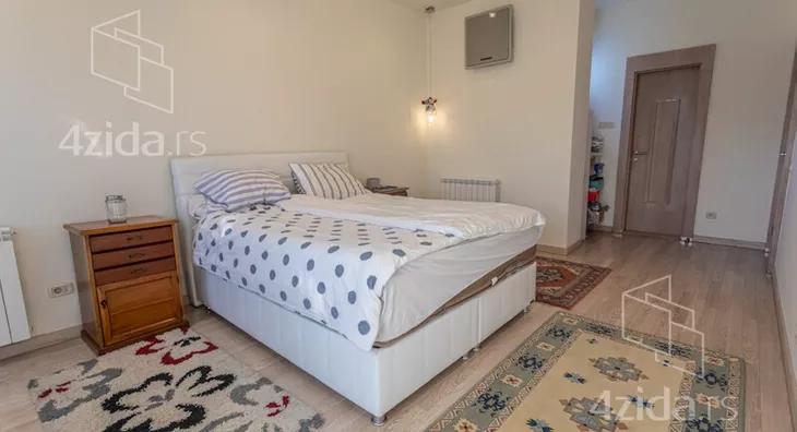 Šestosoban stan | 4zida