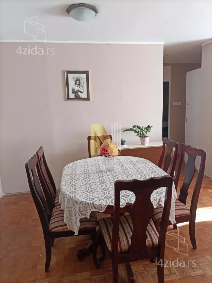 Troiposoban stan | 4zida