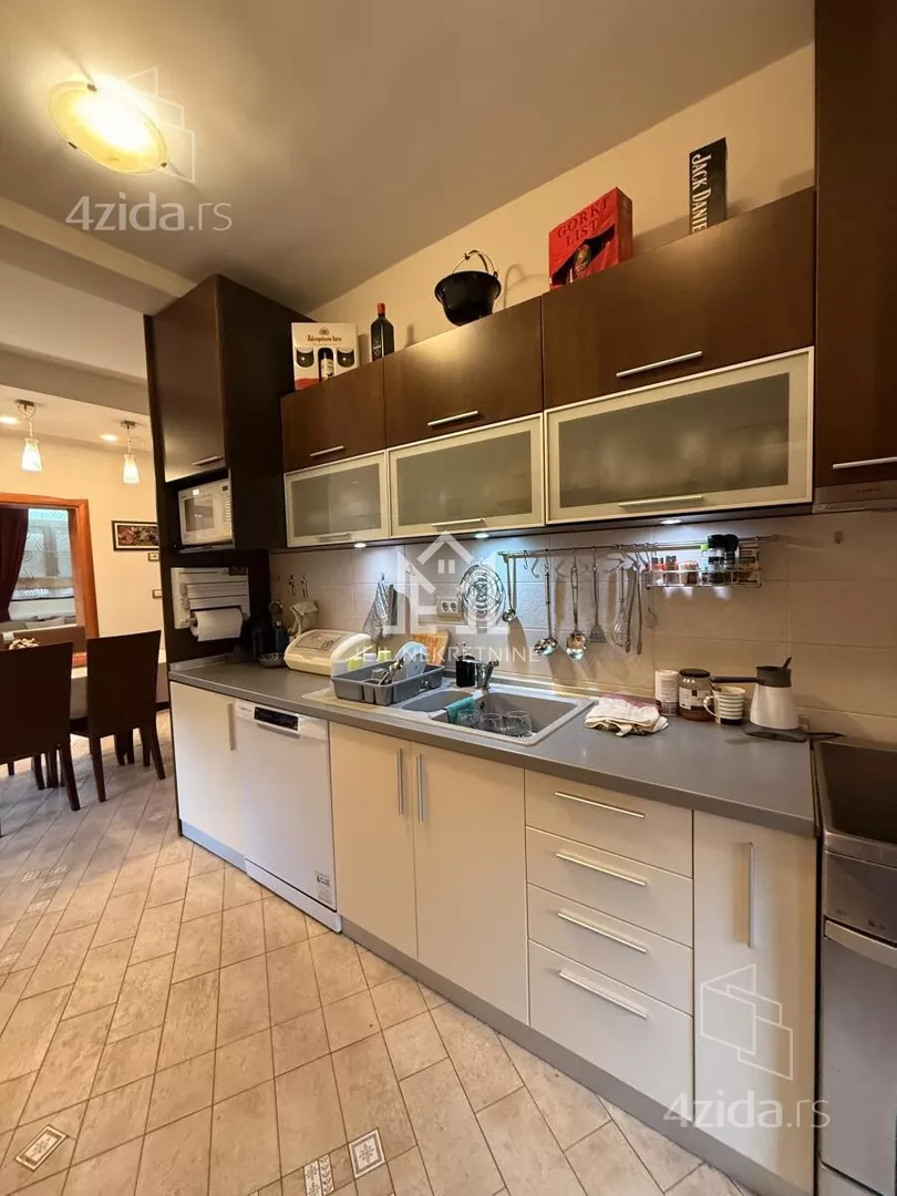 Petosoban stan | 4zida