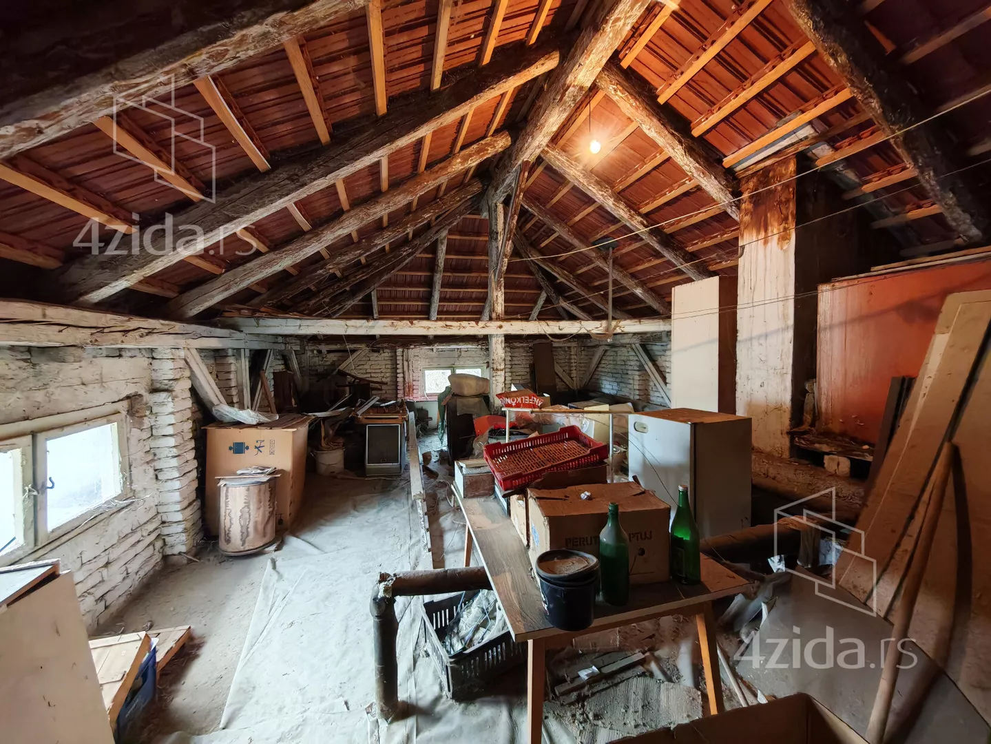 Troiposoban stan | 4zida