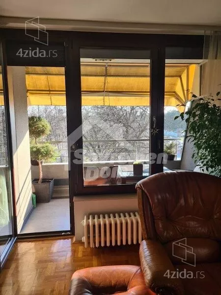 Šestoiposoban stan | 4zida