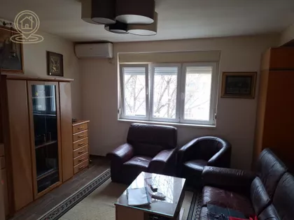 Crveni Pevac | 4zida.rs