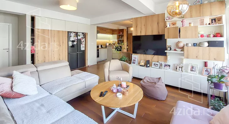 Petosoban stan | 4zida