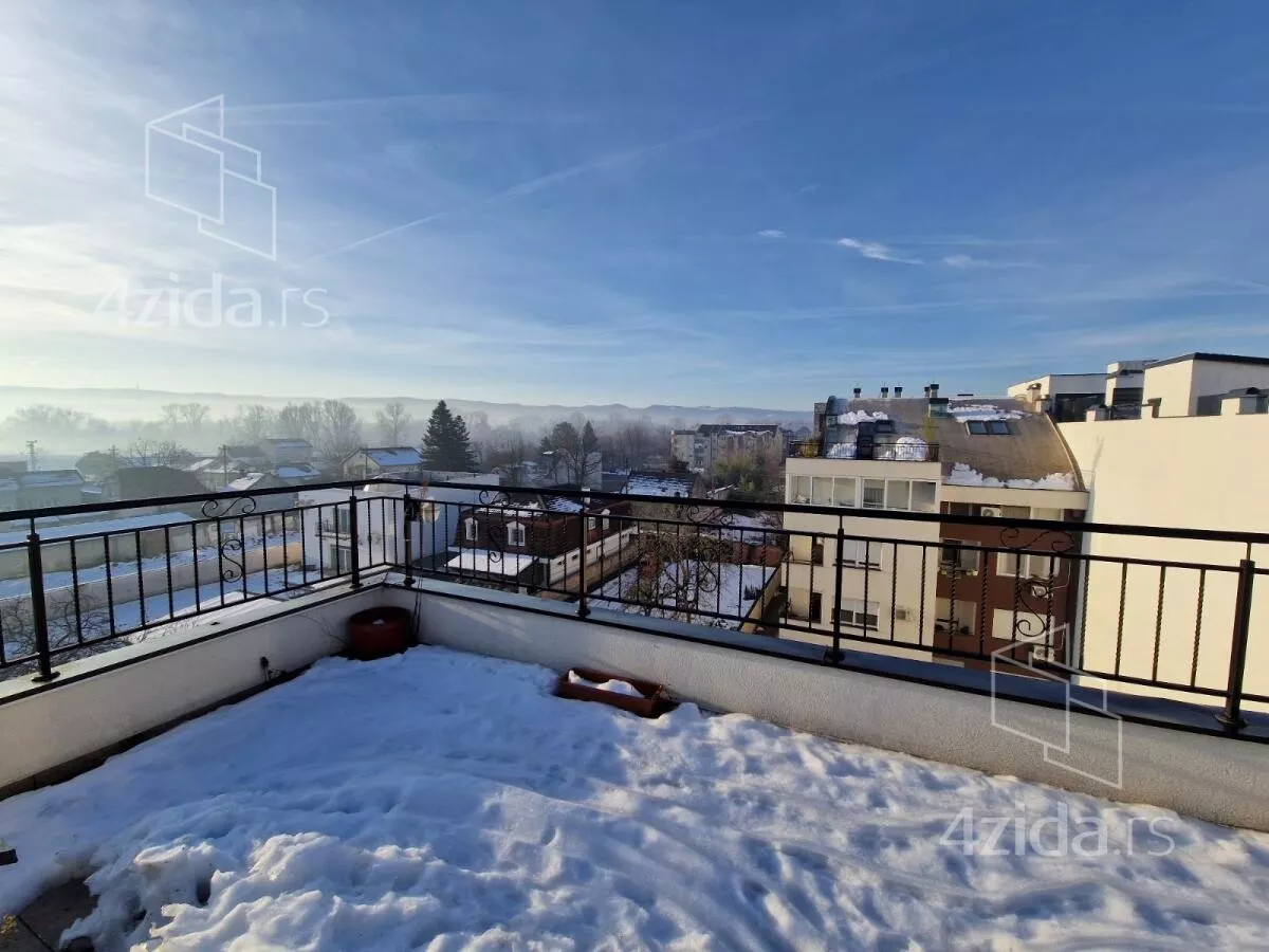 Petosoban stan | 4zida